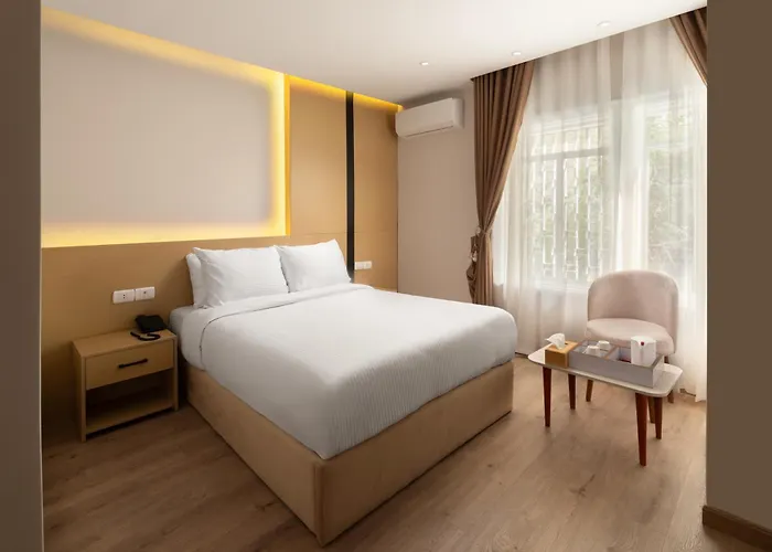 Elegance Grand City Hotel