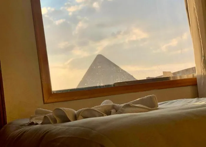 Royal Family Pyramids & Sphinx View Hotel