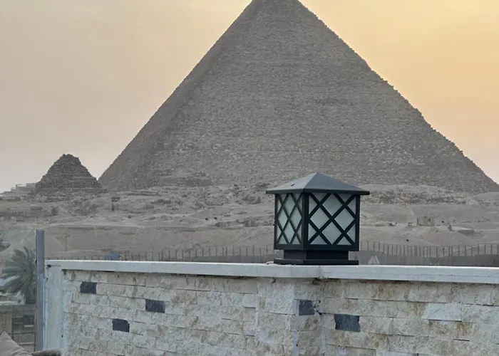 Royal Family Pyramids & Sphinx View Hotel